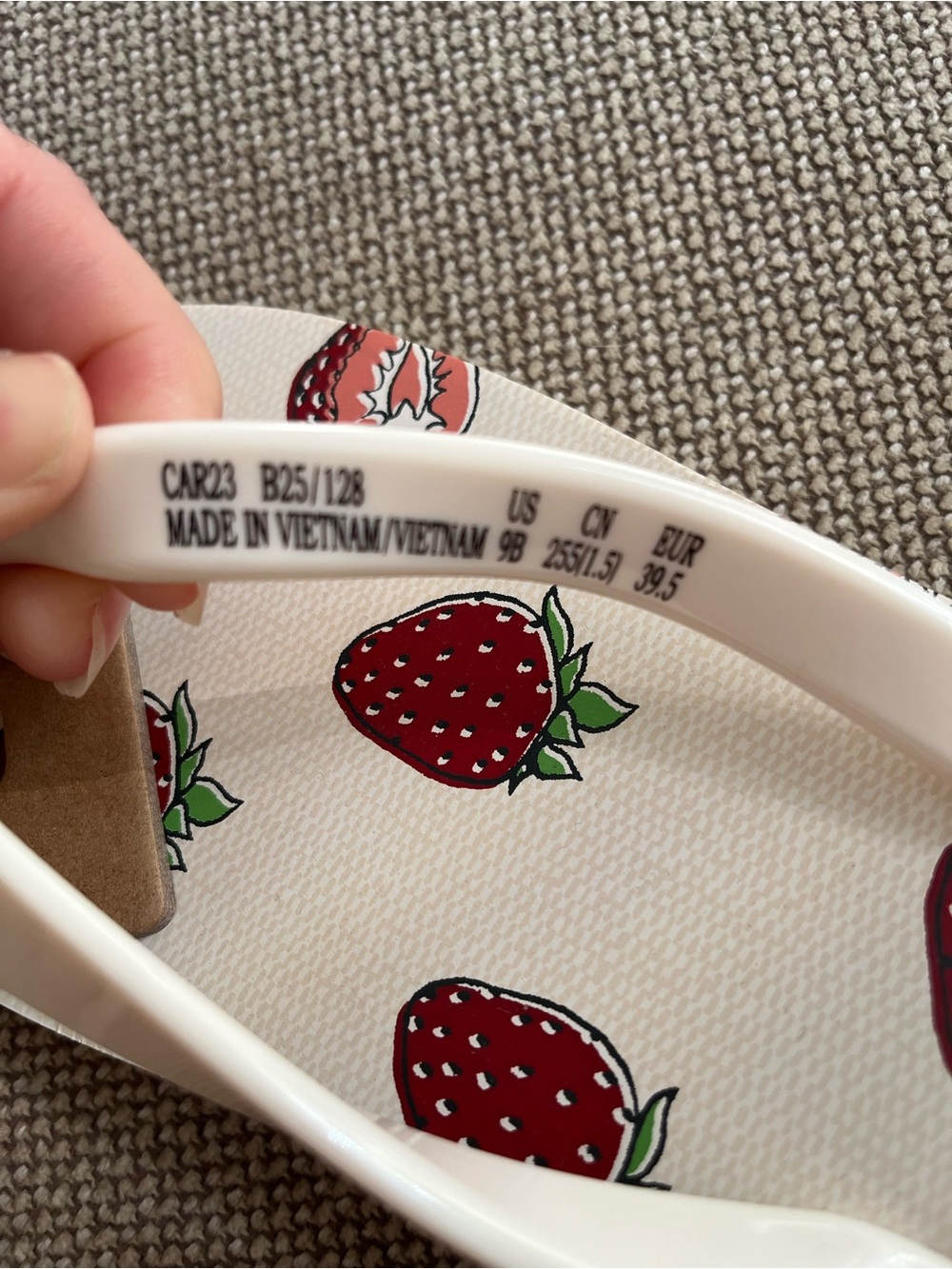 Coach NWT Zayn Strawberry Chalk flip flops size 9 - Picture 6 of 9
